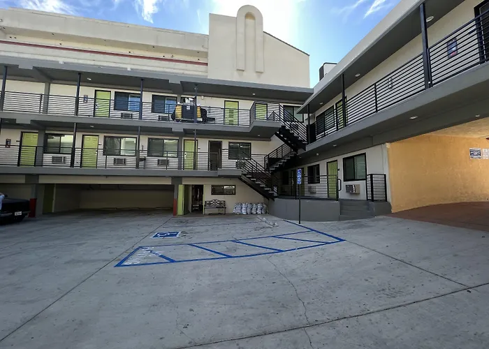 Motel: Deluxe Inn Hawthorne/ Lax